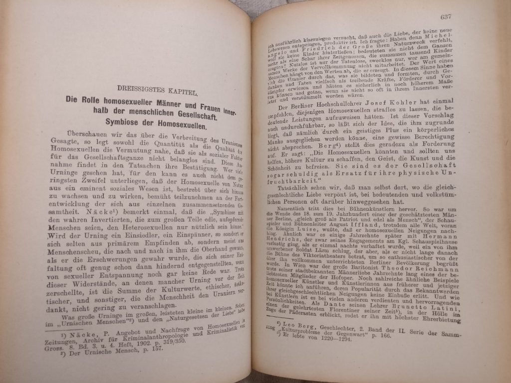 The beginning of chapter 30 of this book, German text with footnotes containing references to other works.